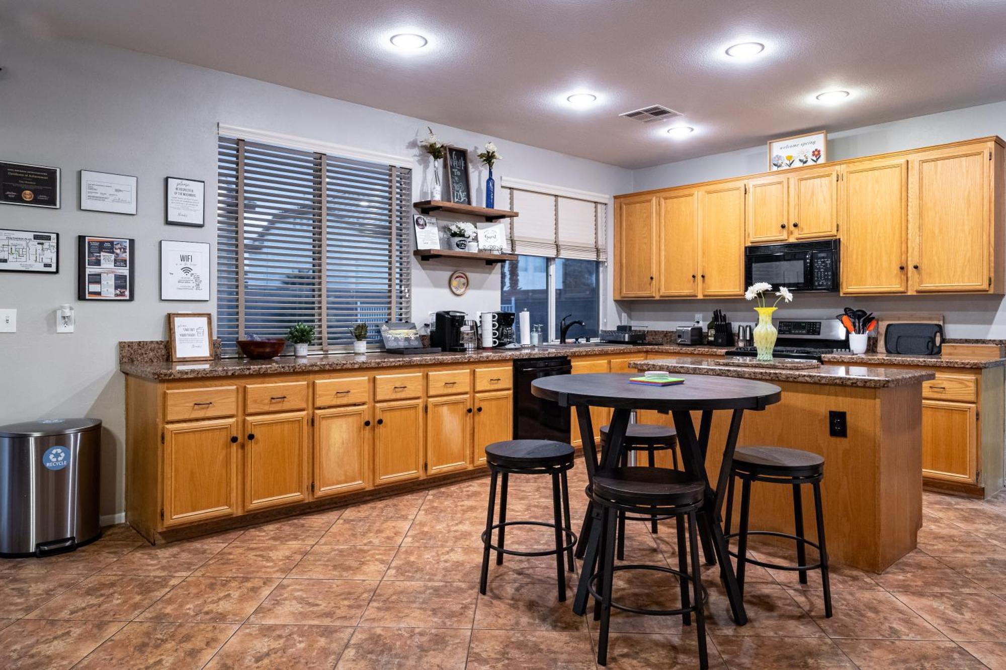 5Br 3Ba Family Friendly Entire Home W Pool, Spa, Games, Tvs, And More Λας Βέγκας Εξωτερικό φωτογραφία